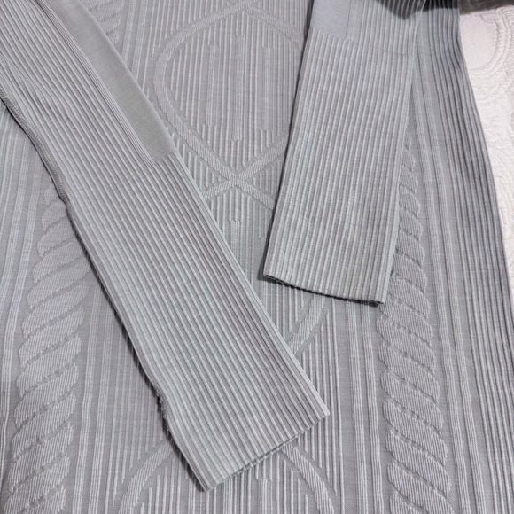 Lululemon Rest Less Pullover Top Size 4 Heathered Silver Long Sleeve AS IS - Picture 5 of 11